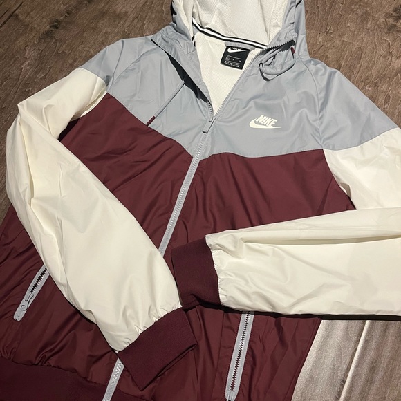 Women’s Nike windbreaker - Picture 1 of 3